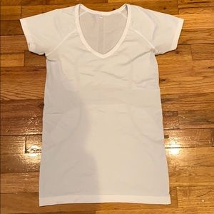 White lulu lemon T-shirt
